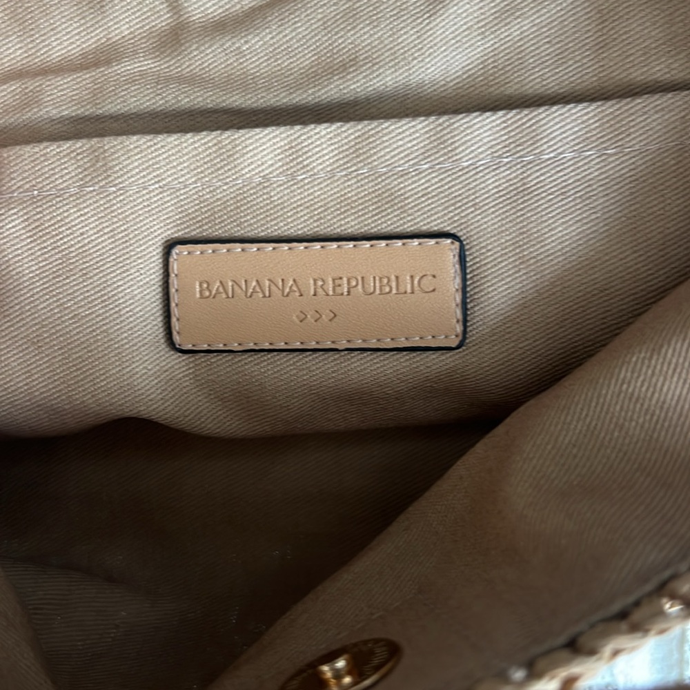 EUC Banana Republic raffia/straw/macrame handbag. - Picture 2 of 6